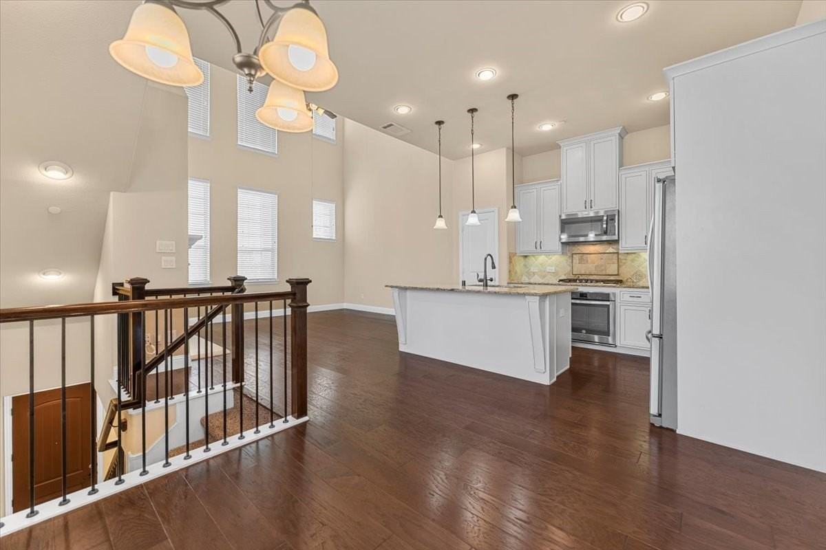 290 Almanor St - Photo 6 of 39
