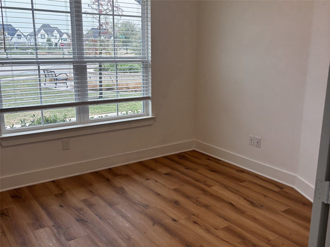 2828 Walden Rd - Photo 3 of 30