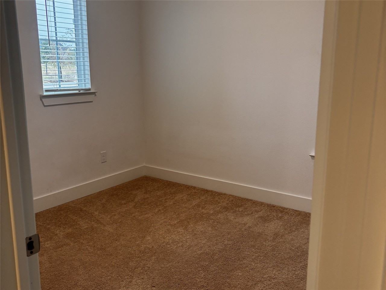2828 Walden Rd - Photo 6 of 30