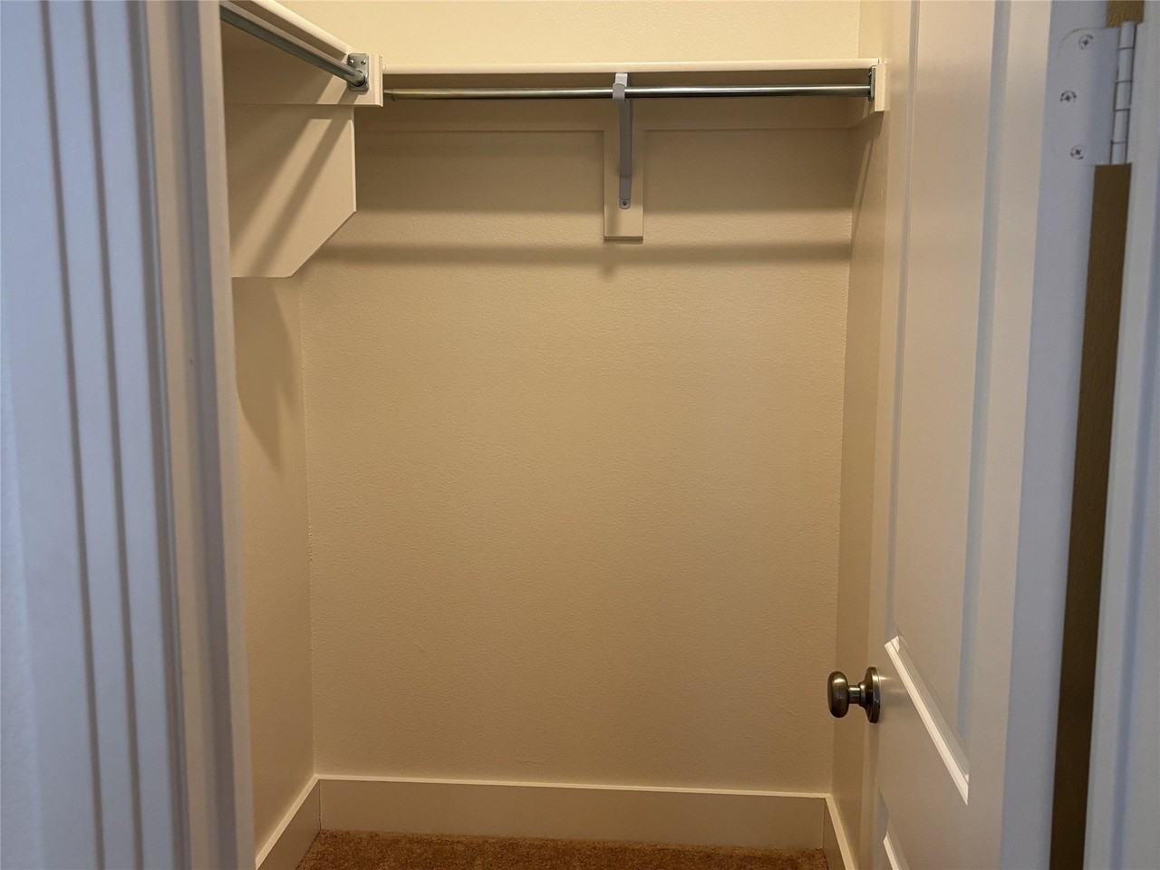2828 Walden Rd - Photo 7 of 30