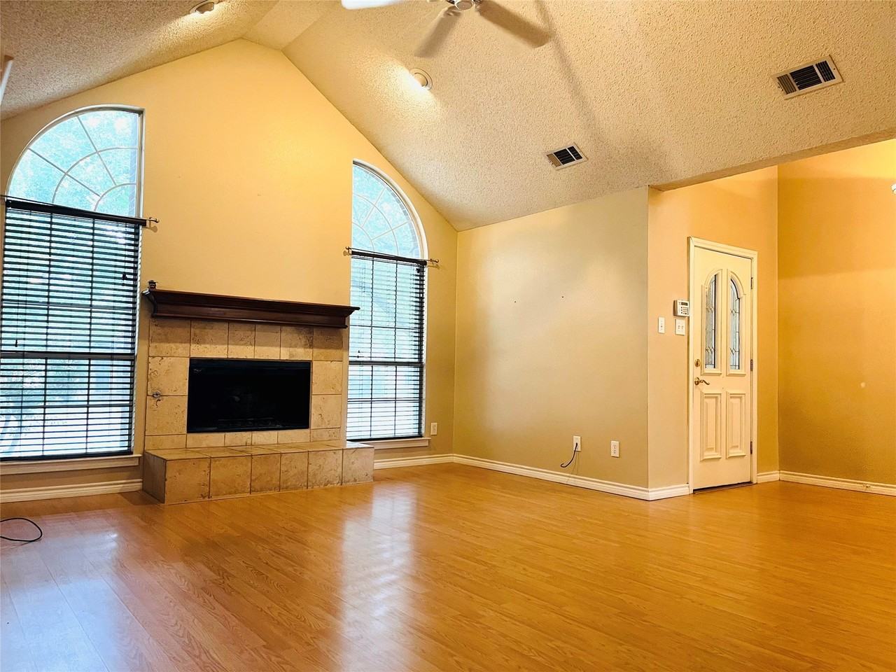 804 Boxwood Dr - Photo 2 of 14
