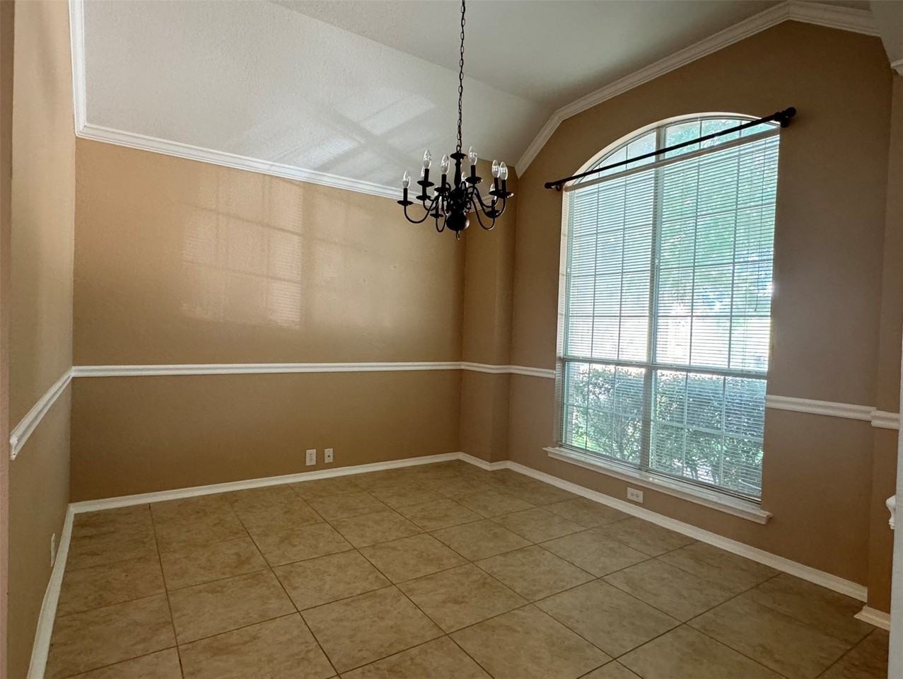 6721 Candlecreek Ln - Photo 3 of 23