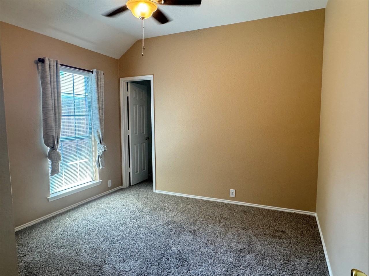 6721 Candlecreek Ln - Photo 7 of 23