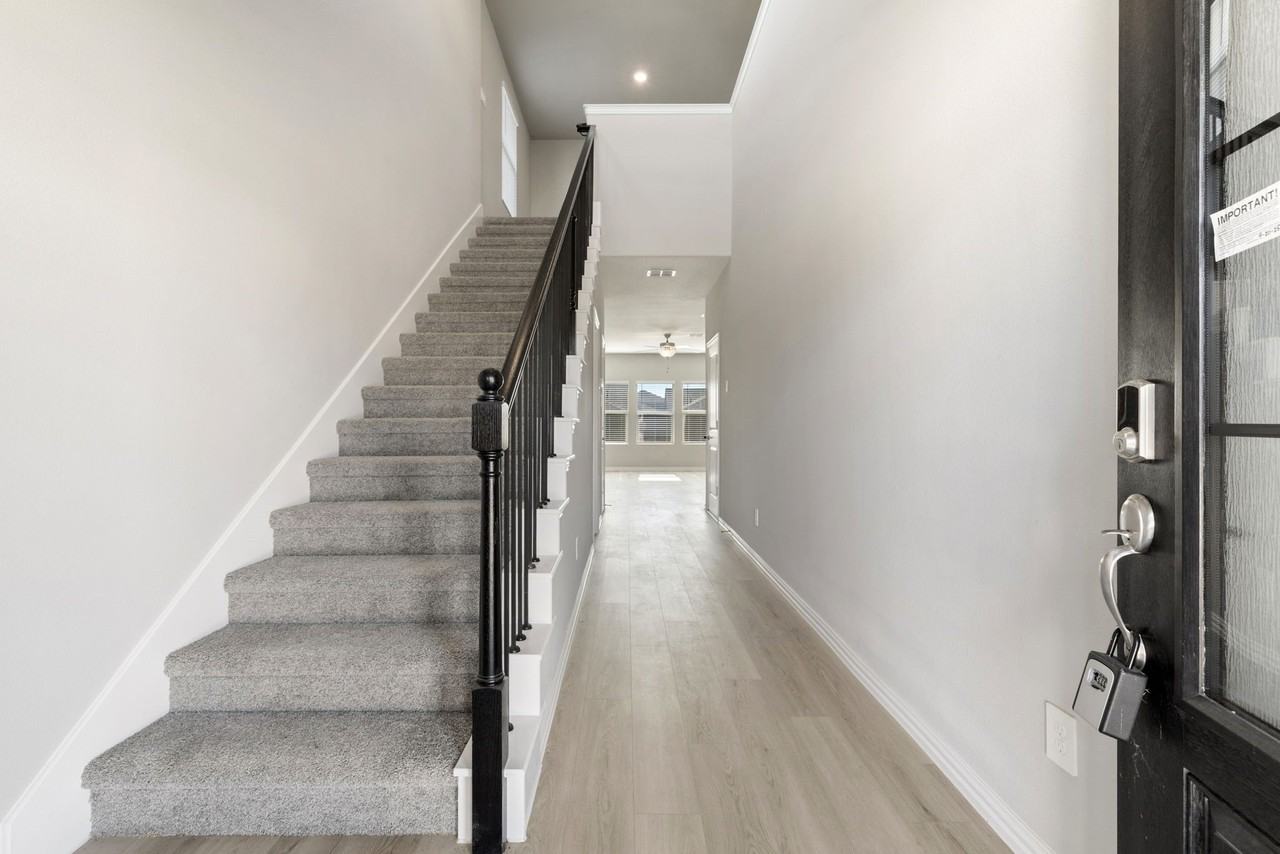 811 Rosemary Hill Dr - Photo 5 of 34
