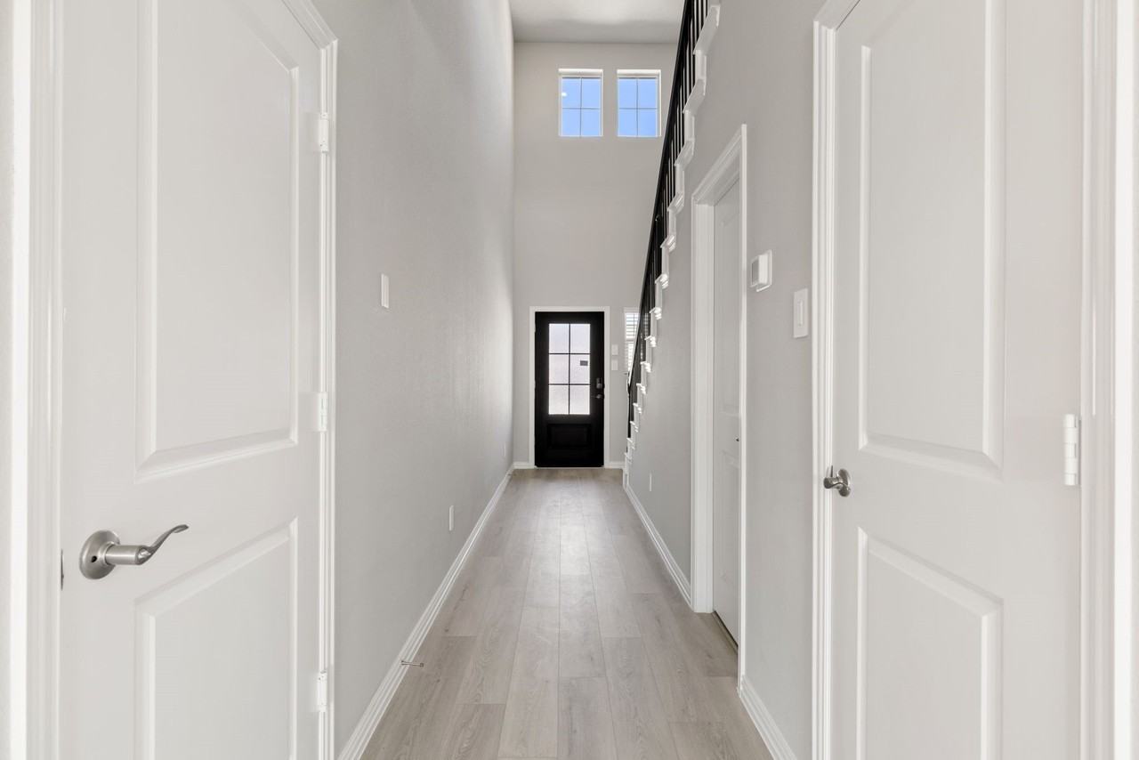 811 Rosemary Hill Dr - Photo 6 of 34