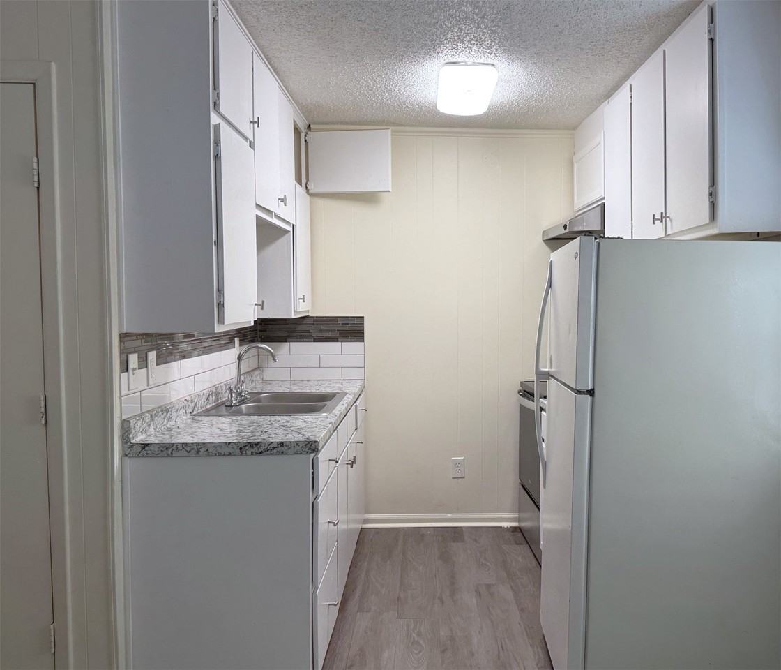 708 I O O F St #B - Photo 6 of 16