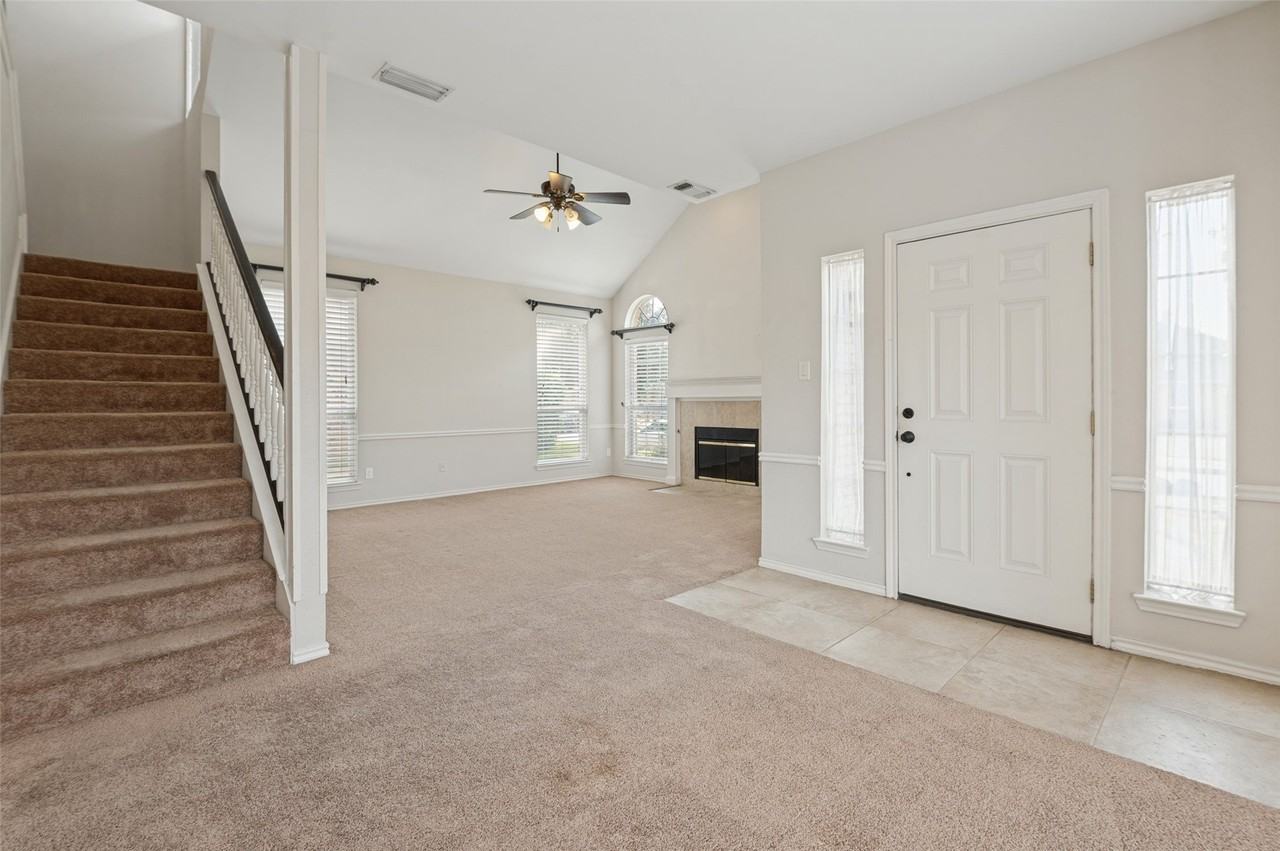 2101 Falcon Ridge Dr - Photo 2 of 25