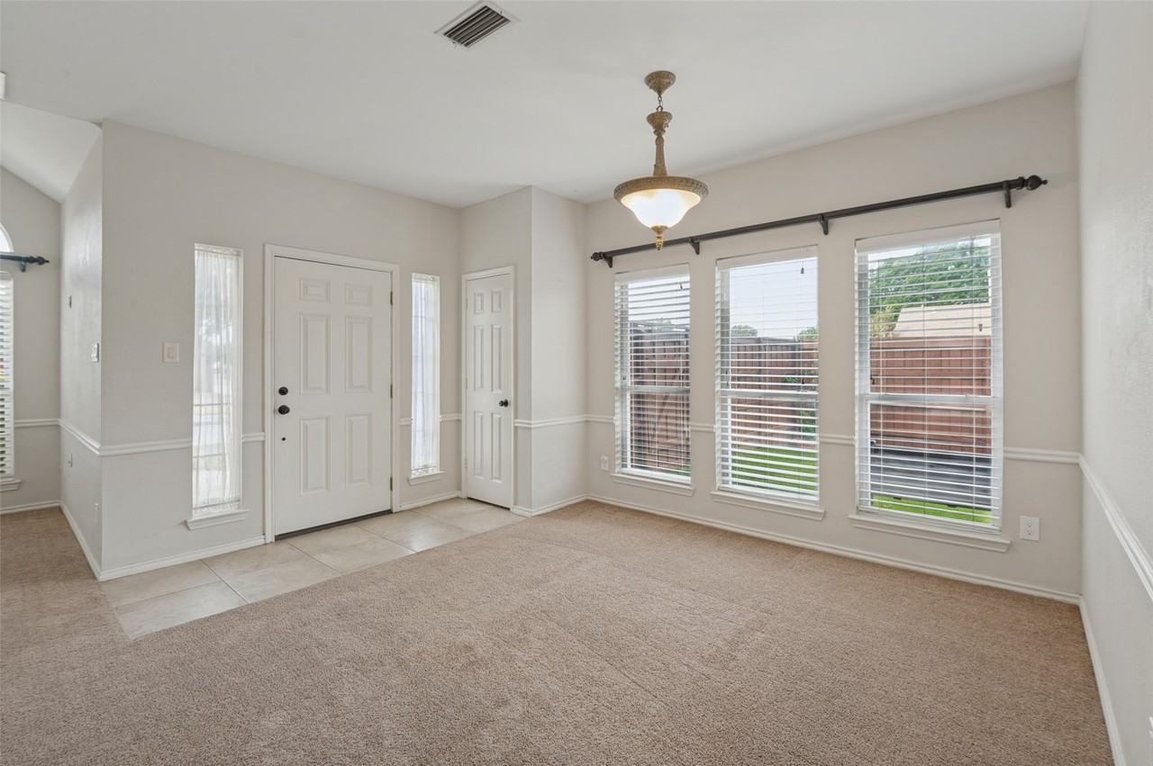2101 Falcon Ridge Dr - Photo 3 of 25