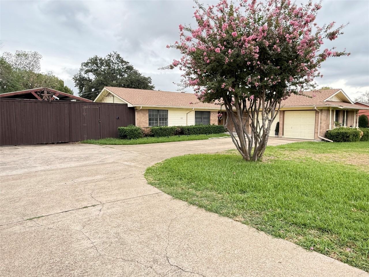 681 Surf St - Photo 2 of 18