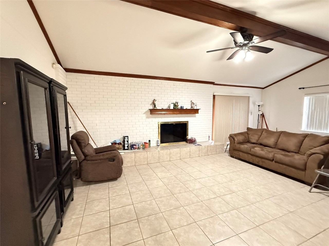 681 Surf St - Photo 3 of 18