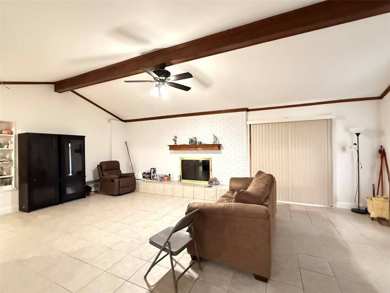 681 Surf St - Photo 4 of 18