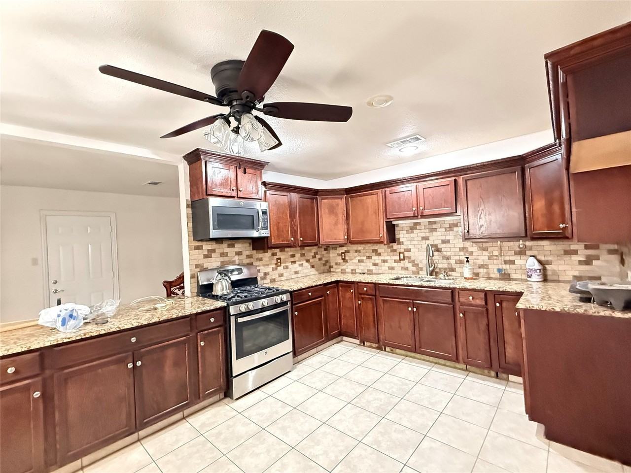 681 Surf St - Photo 5 of 18
