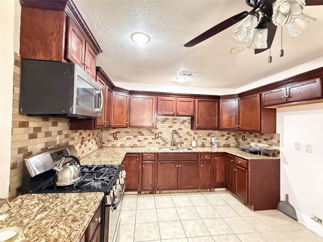 681 Surf St - Photo 6 of 18