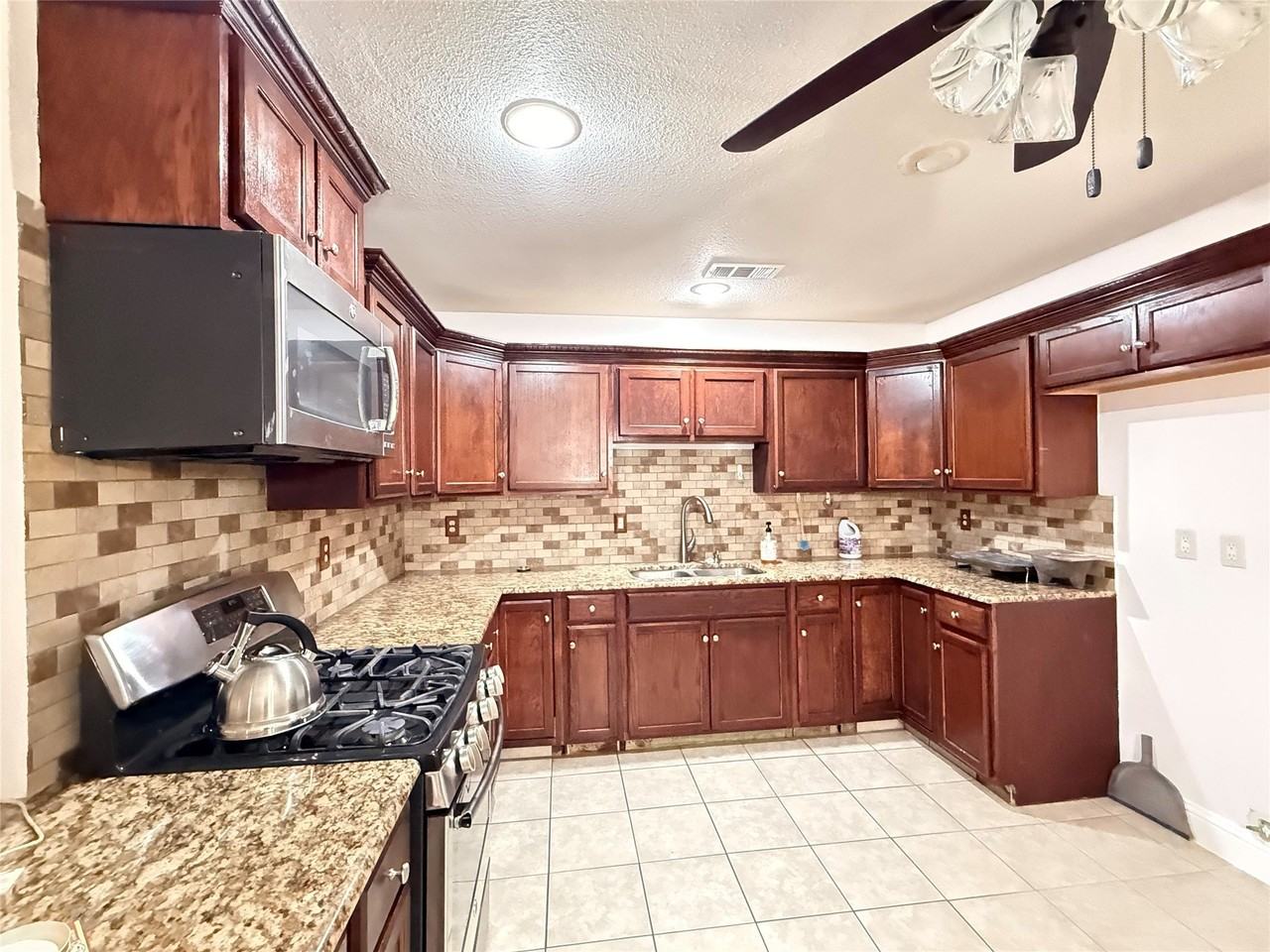681 Surf St - Photo 7 of 18