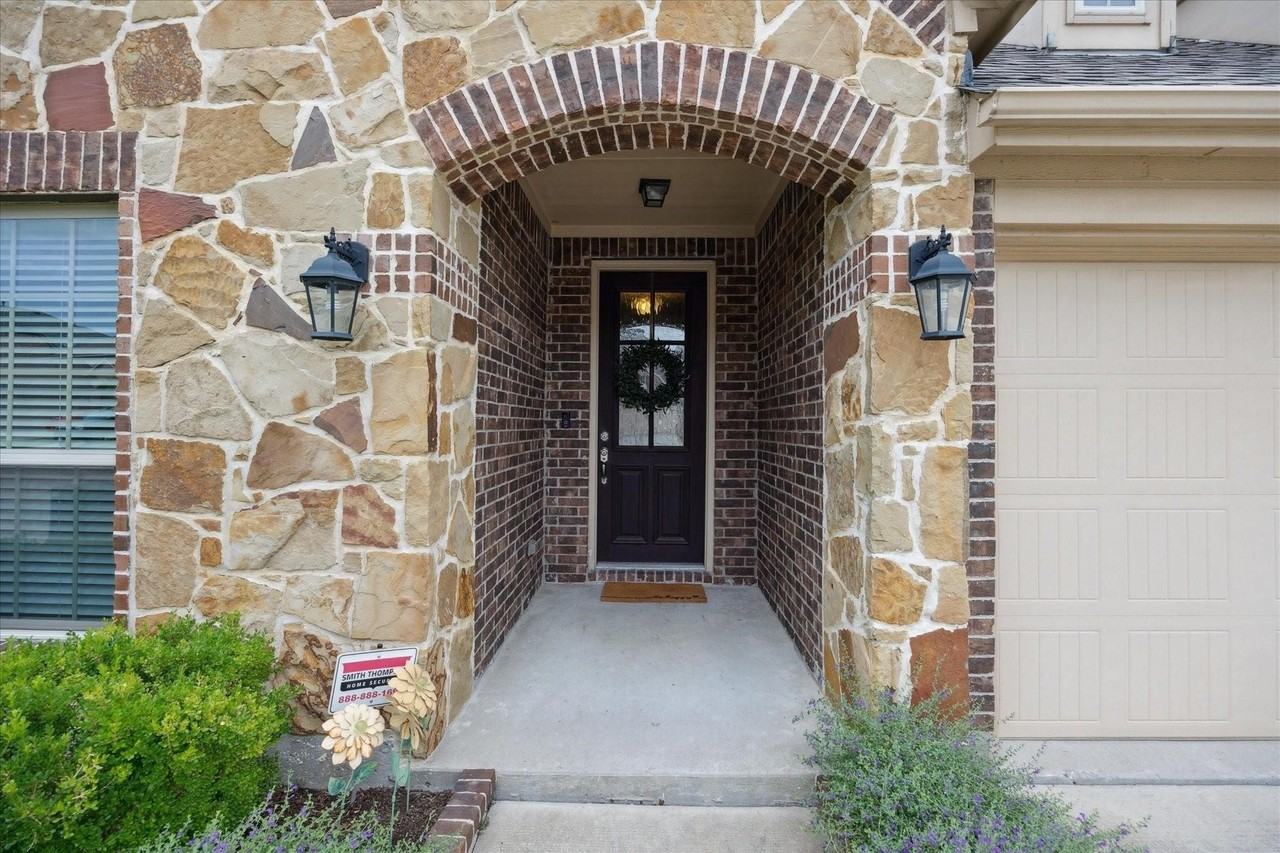 10225 Blackberry St - Photo 3 of 30