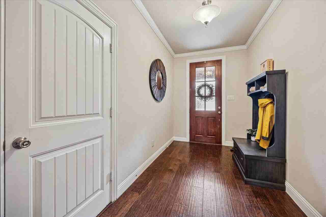 10225 Blackberry St - Photo 4 of 30
