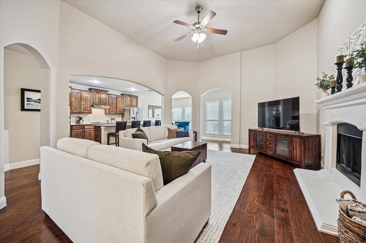 10225 Blackberry St - Photo 6 of 30