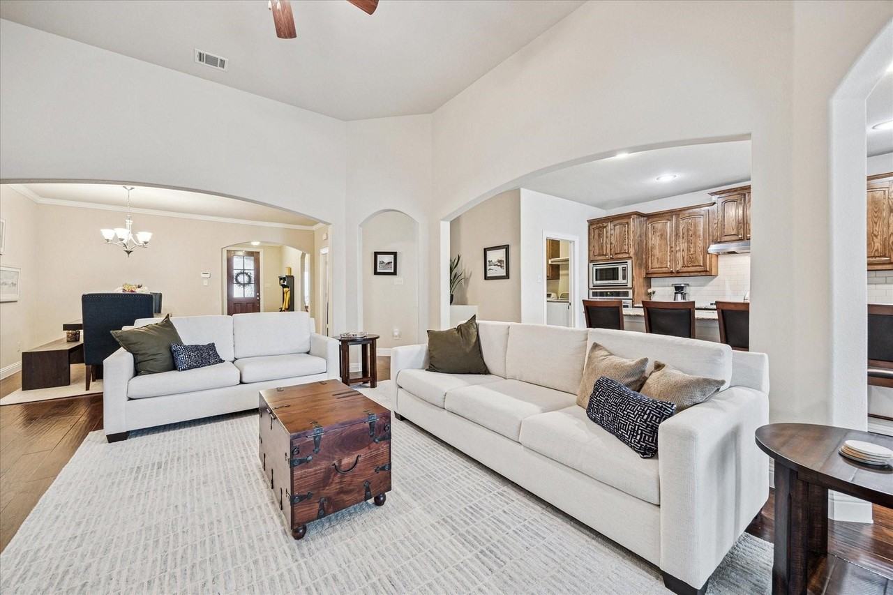 10225 Blackberry St - Photo 7 of 30