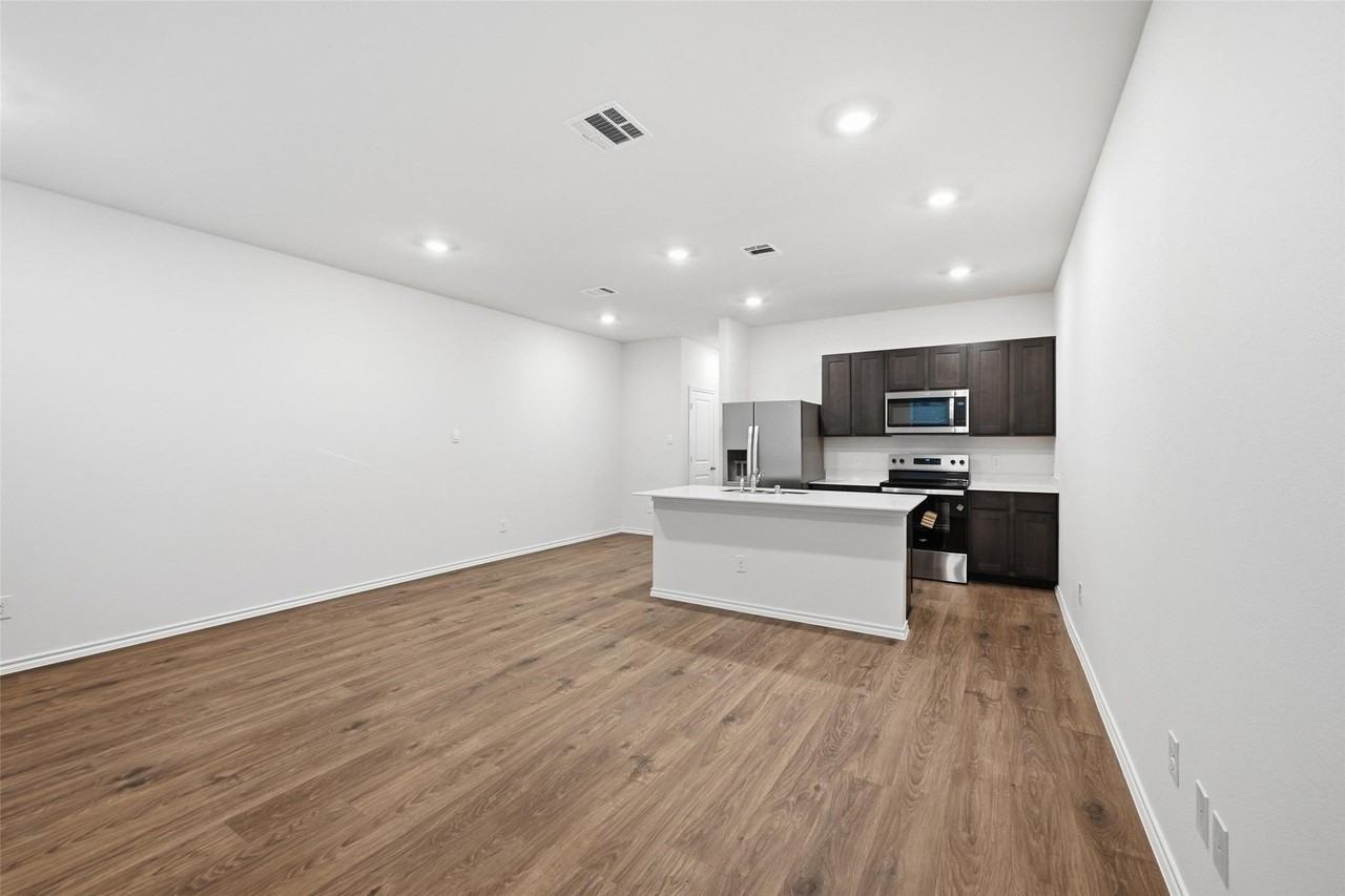 7004 Vining Dr - Photo 3 of 23