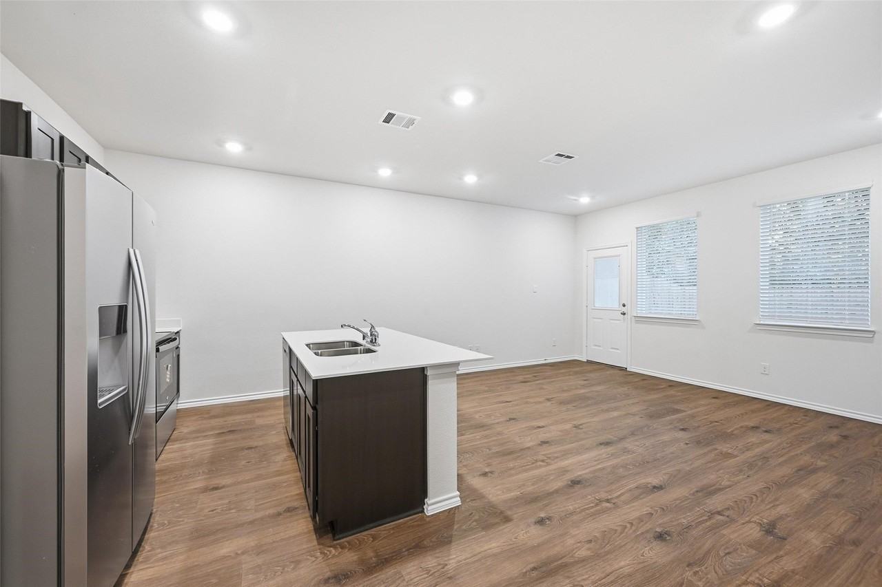 7004 Vining Dr - Photo 4 of 23