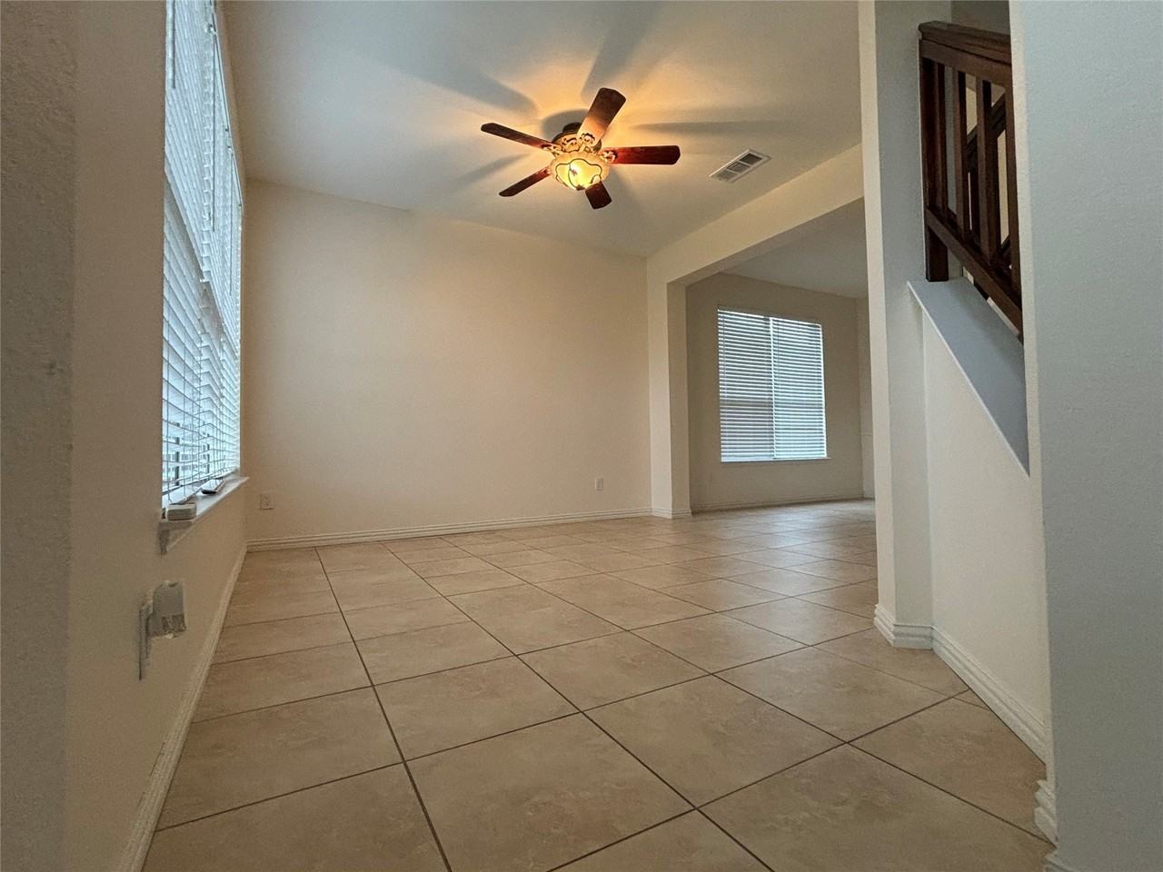 2713 Clovermeadow Dr - Photo 2 of 28