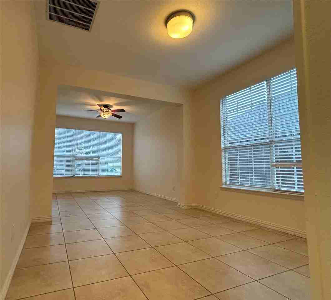 2713 Clovermeadow Dr - Photo 4 of 28