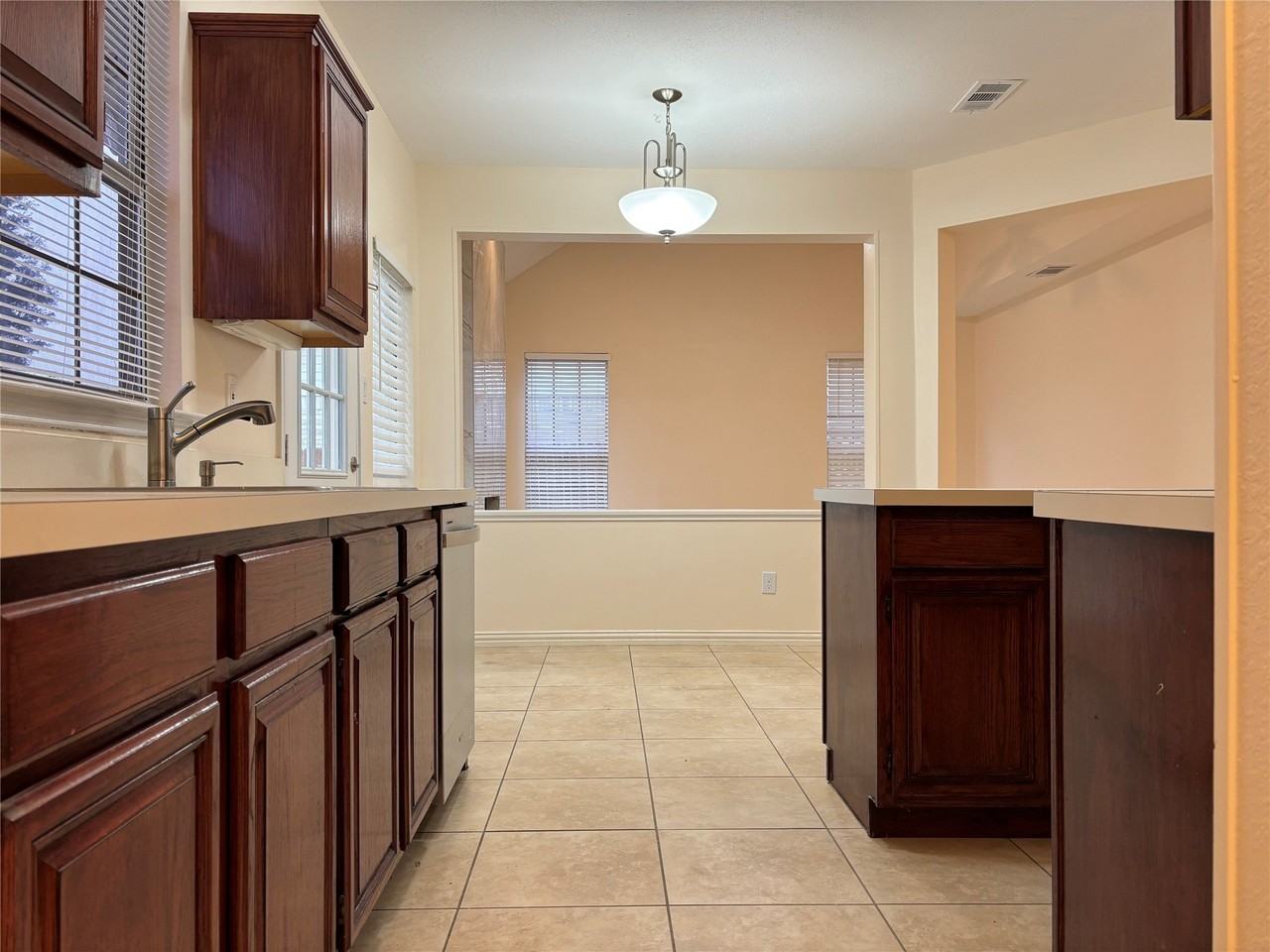 2713 Clovermeadow Dr - Photo 5 of 28