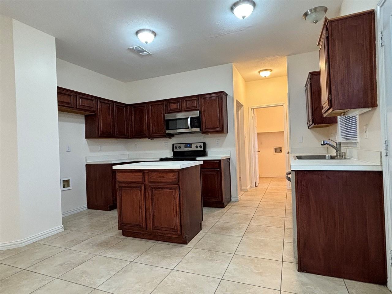 2713 Clovermeadow Dr - Photo 6 of 28