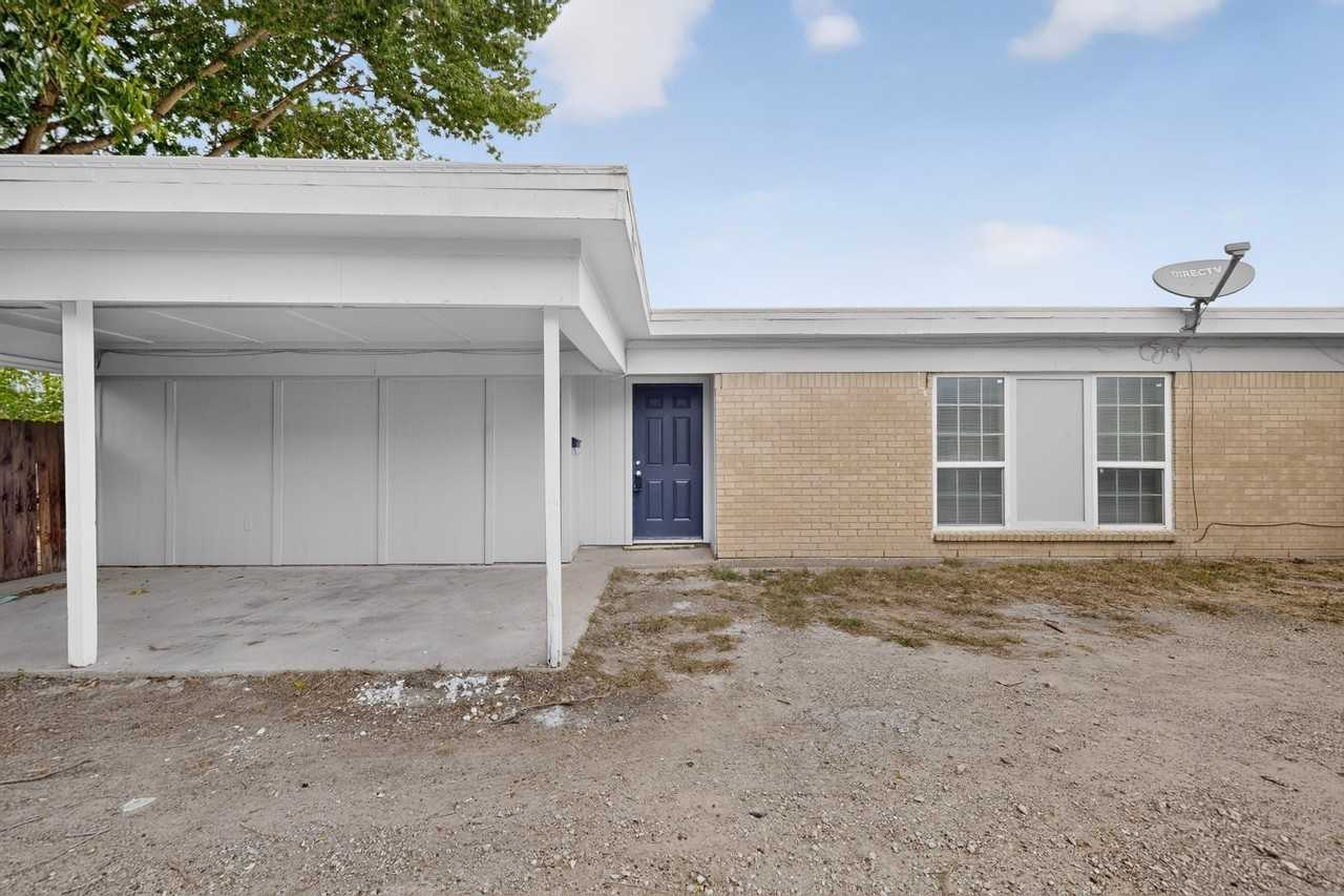 6814 Trail Lake Dr #B - Photo 5 of 10