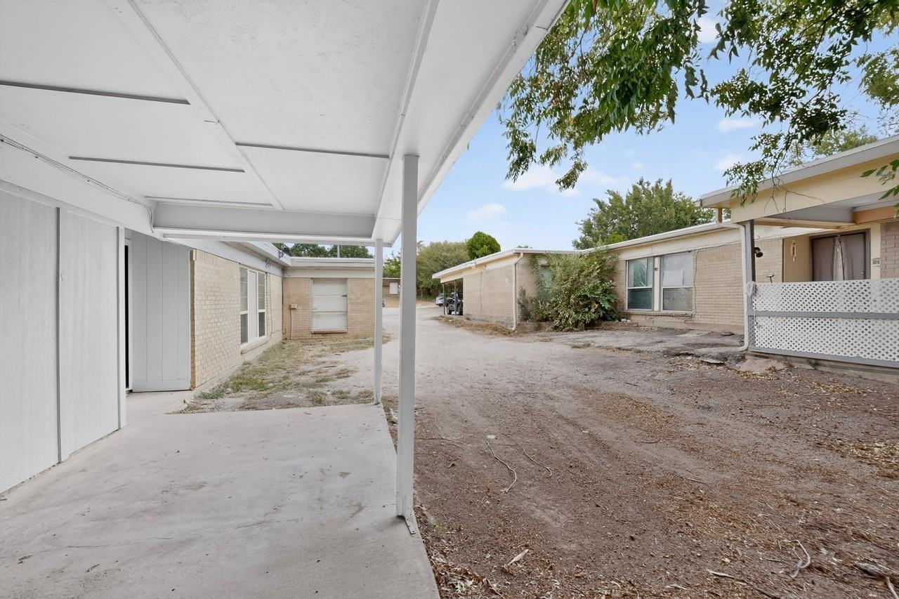 6814 Trail Lake Dr #B - Photo 6 of 10