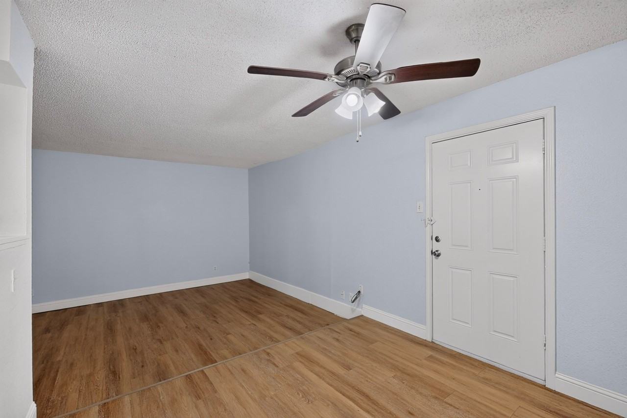 6814 Trail Lake Dr #B - Photo 7 of 10