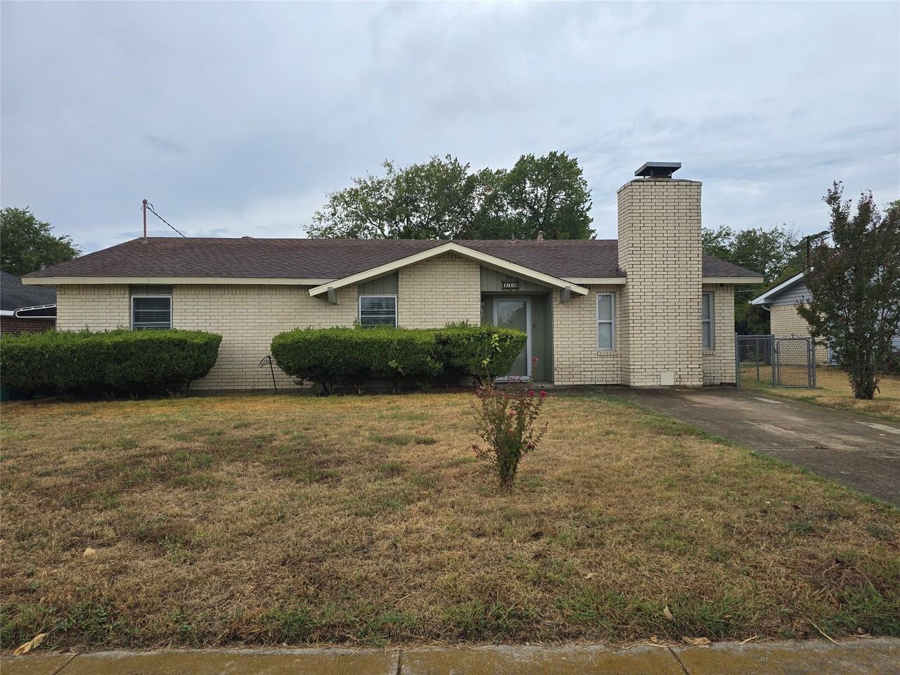 110 Yorkshire Dr - Photo 2 of 24