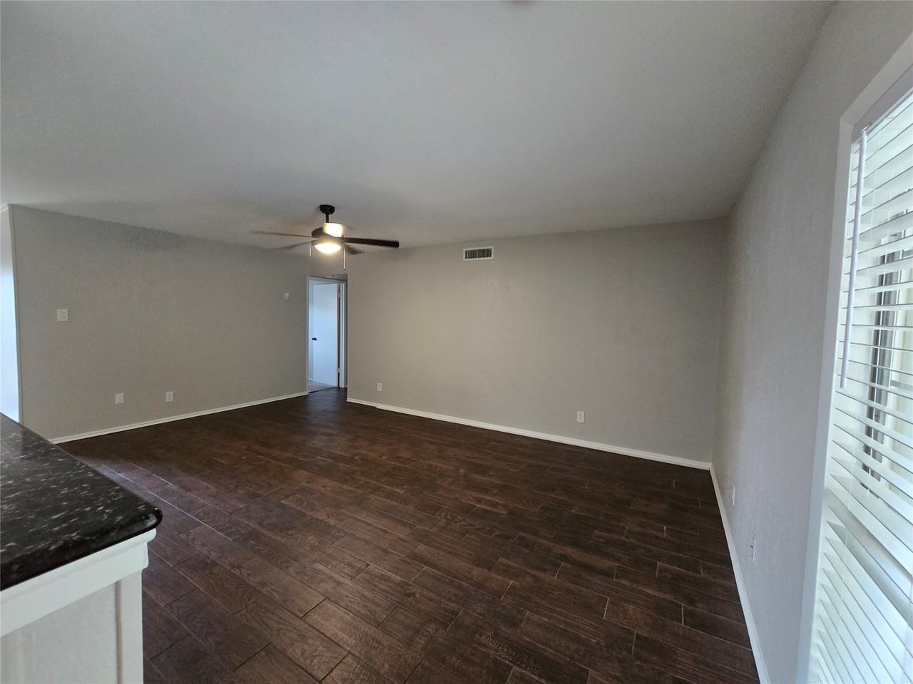 110 Yorkshire Dr - Photo 5 of 24
