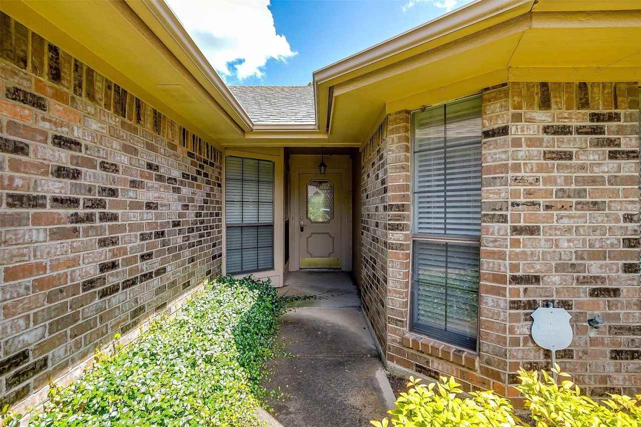 5909 Kesler Dr - Photo 3 of 29