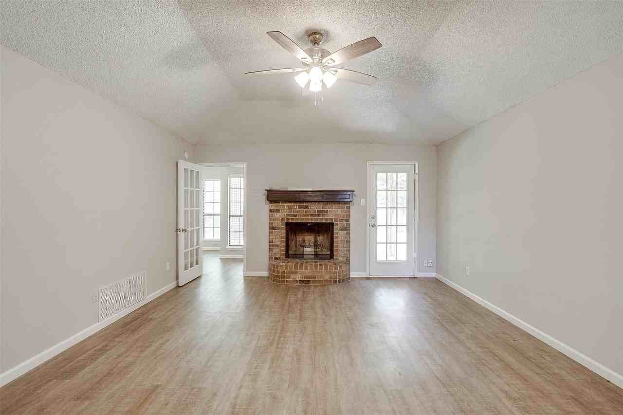 5909 Kesler Dr - Photo 4 of 29