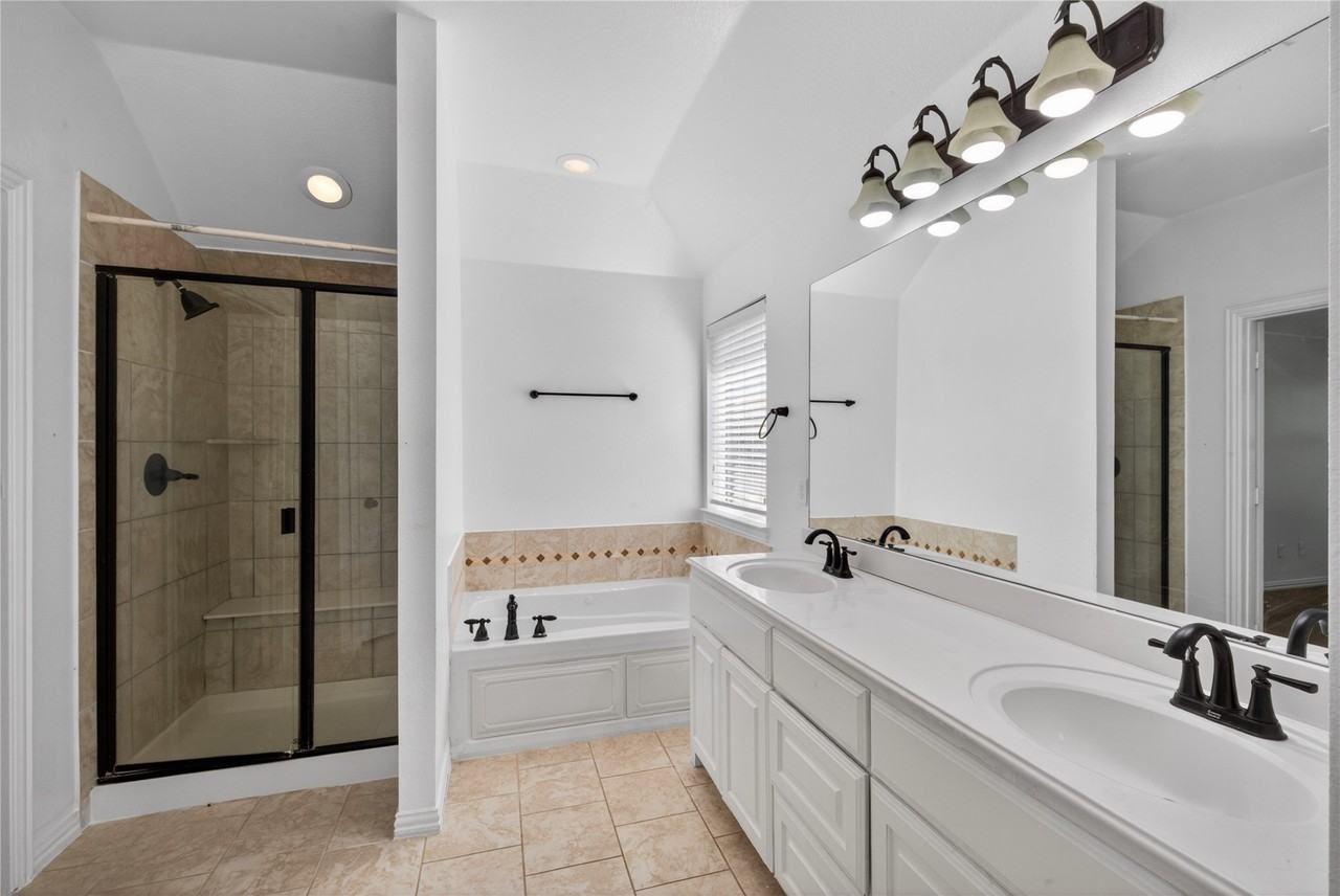 509 Heath Ln - Photo 3 of 14