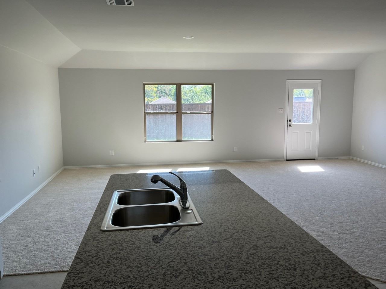 2225 Pacific Ave - Photo 5 of 24