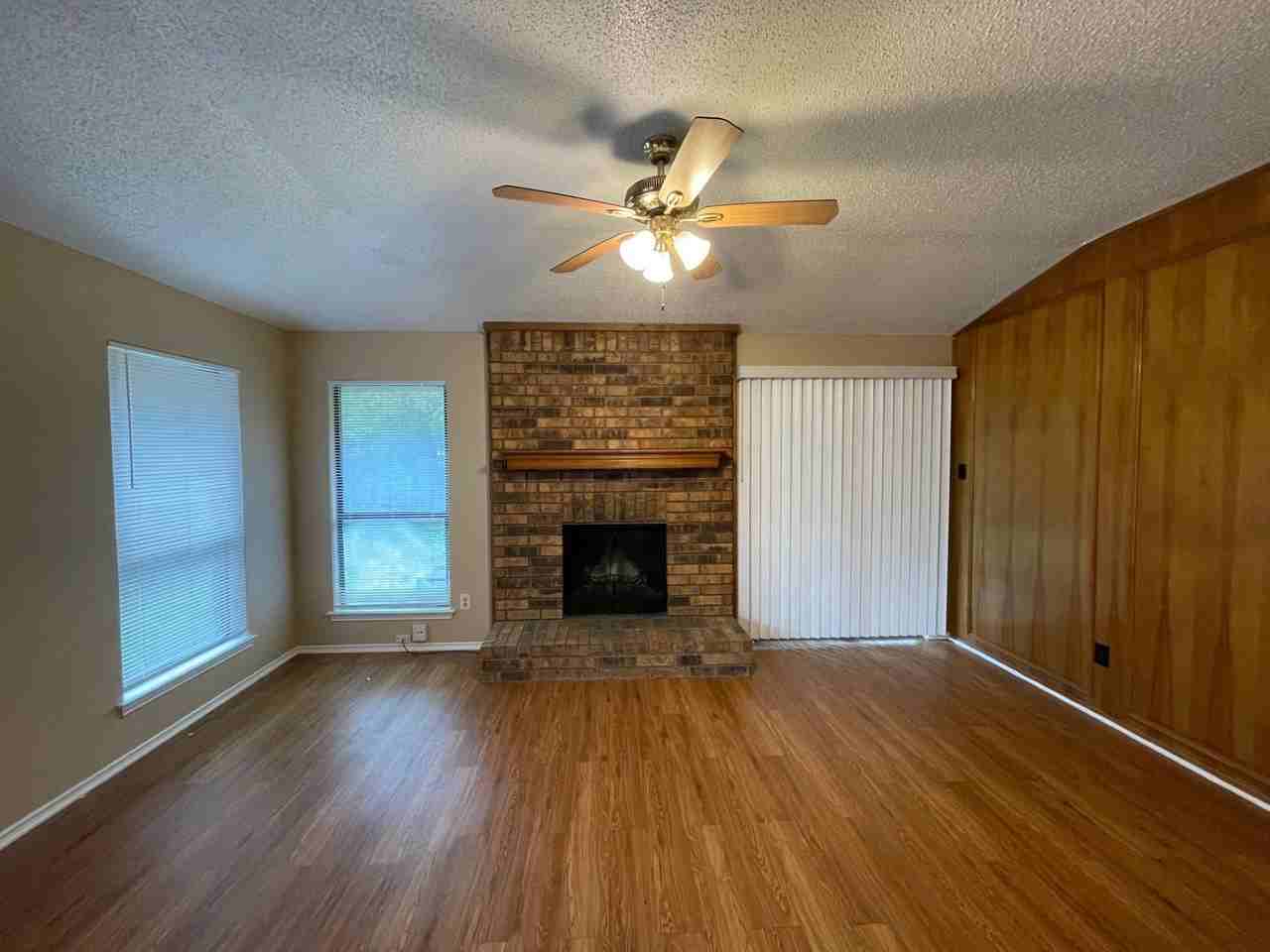 5606 Congressional Dr - Photo 2 of 9