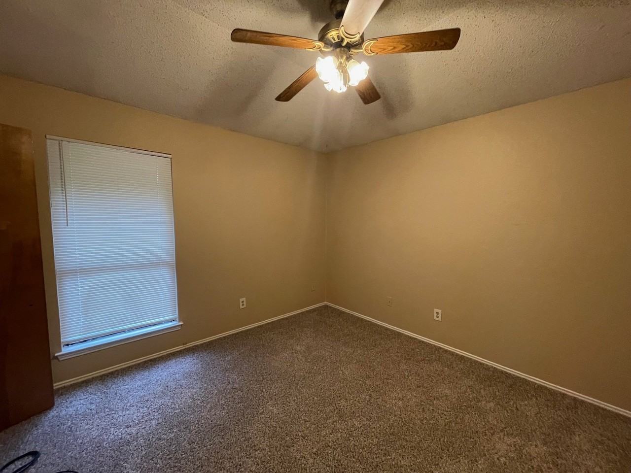 5606 Congressional Dr - Photo 5 of 9