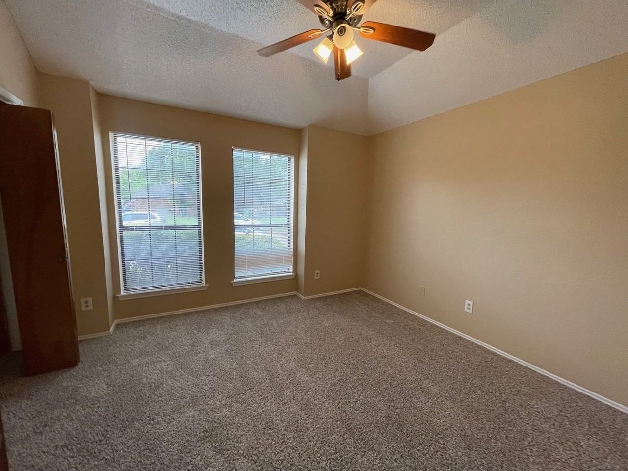 5606 Congressional Dr - Photo 7 of 9