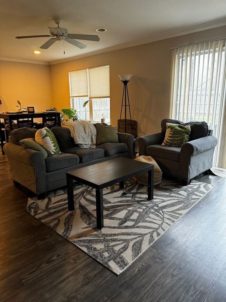 2511 Pascal Ct - Photo 2 of 8