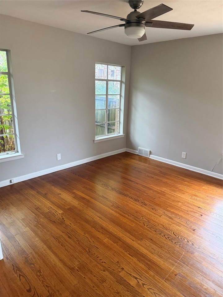 6239 Walnut Hill Ln - Photo 5 of 8