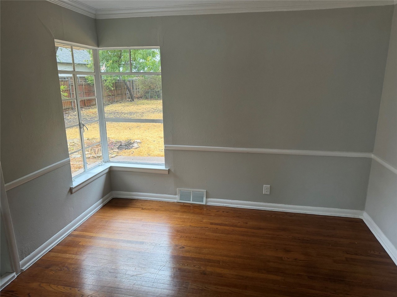 6239 Walnut Hill Ln - Photo 6 of 8