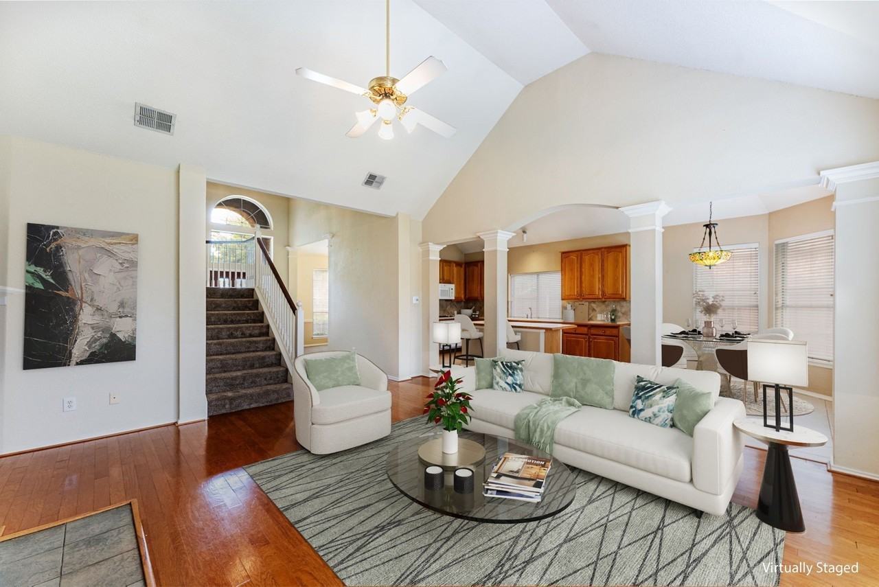 922 Creekbend Dr - Photo 5 of 33