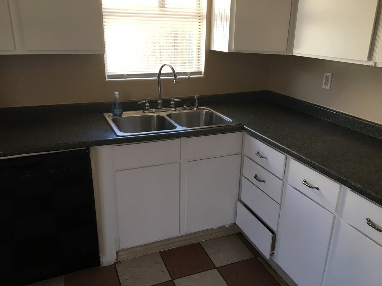 1850 Chestnut St - Photo 6 of 13