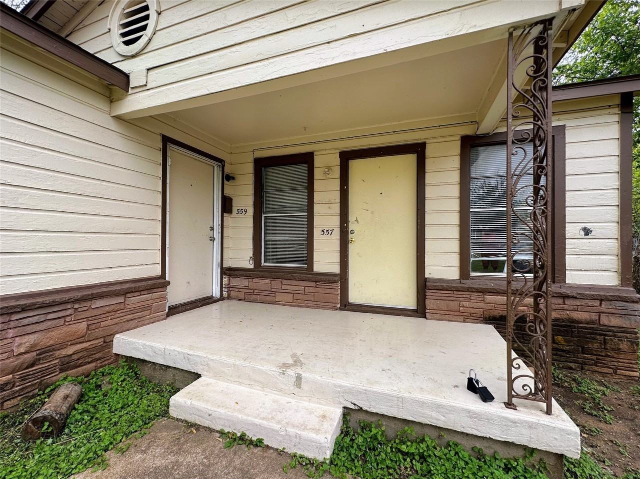 559 E North 21st St - Photo 2 of 11
