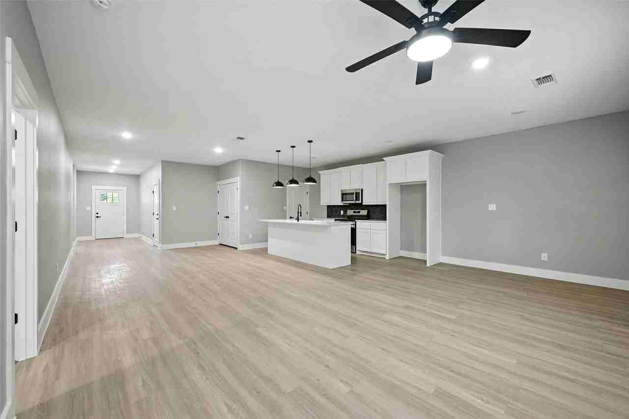 1331 W Crawford St - Photo 2 of 20