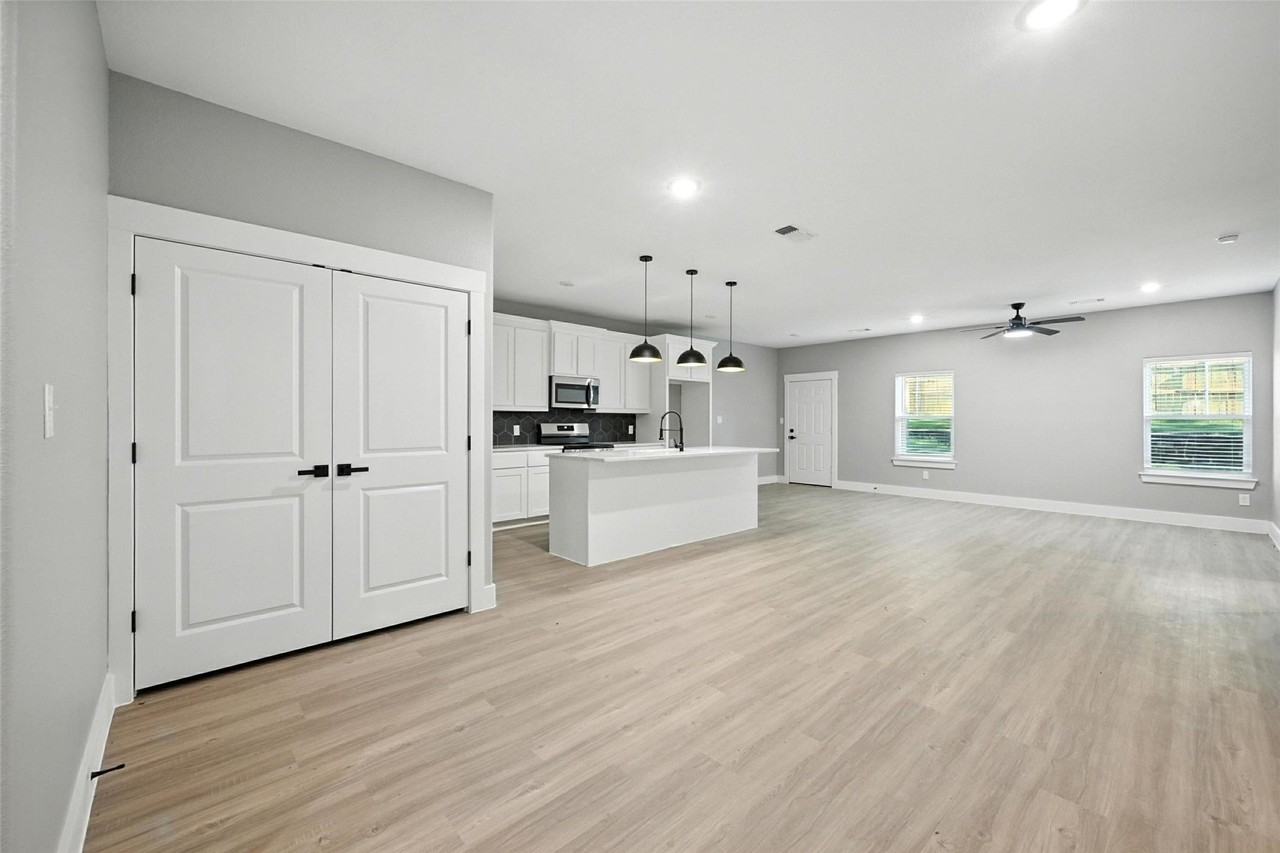 1331 W Crawford St - Photo 3 of 20