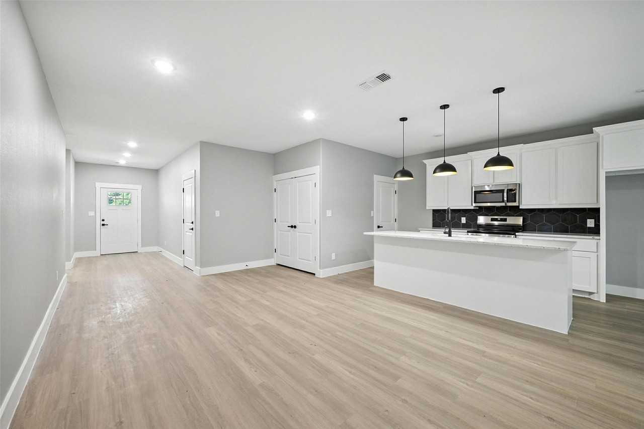 1331 W Crawford St - Photo 5 of 20