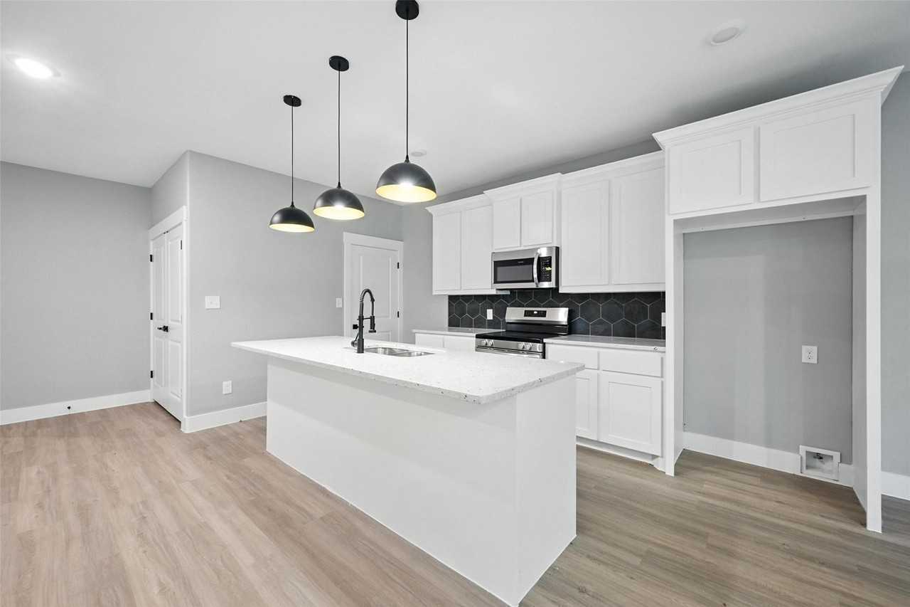 1331 W Crawford St - Photo 6 of 20